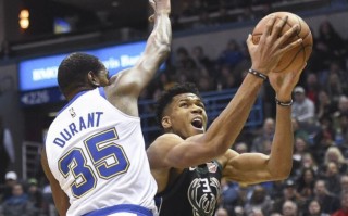 V体育官网-雄鹿客场盗币成功，掀起连胜热潮