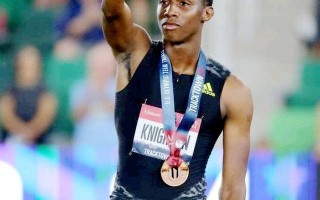 V体育-美国田径选手跑出惊艳成绩夺冠