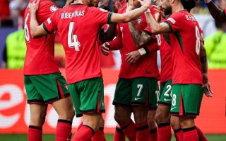 V体育-波切蒂诺冷静应对，成功锁定小组第一