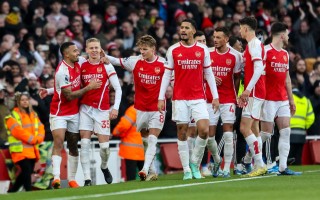 V体育官方app-英超犯规引发质疑执行判罚或将磨难球队