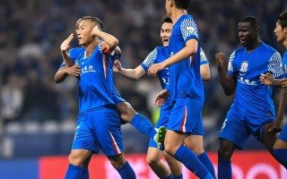 V体育官方app-中亚球员表现抢眼，成为队伍支柱