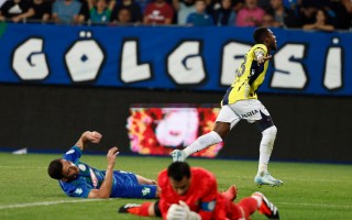 V体育-曼联中场独揽帽子戏法，力克意甲对手