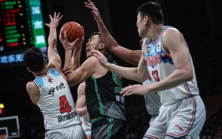 V体育官方app-辽宁队主场失利，球员们面临压力