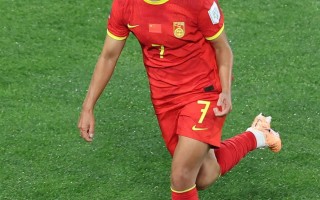 V体育-精神抖擞的足球赛事：女队展现顶尖实力！