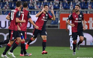 V体育-意大利杯决赛对决，巴萨与尤文图斯上演巅峰之战