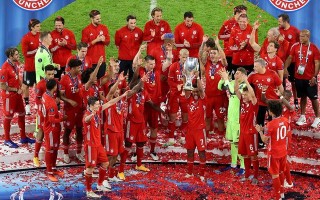 V体育-足球豪强备战，争夺荣耀无比激烈