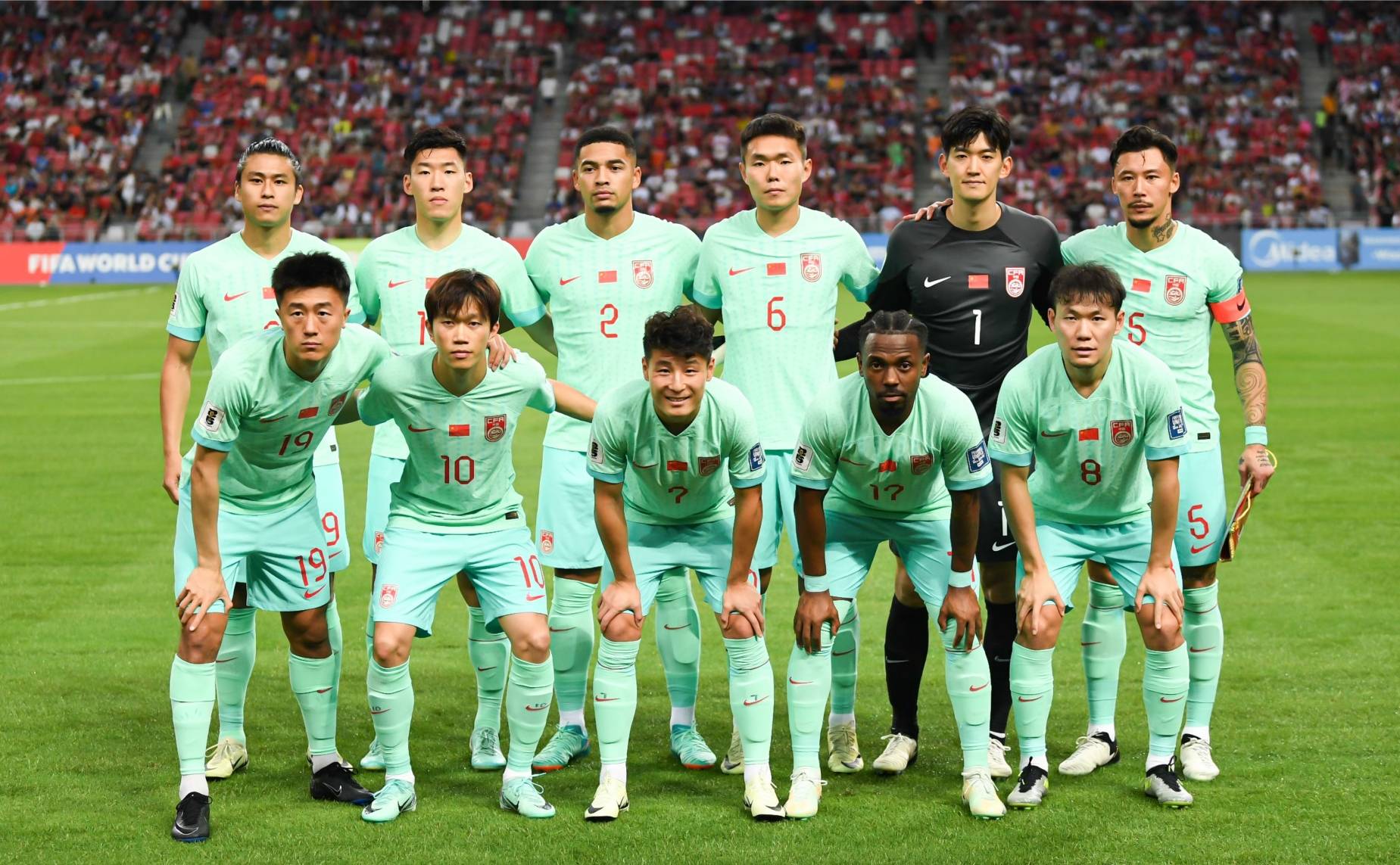 V体育官方app-球员因伤退出比赛，球队重新调整战术-第1张图片-V体育