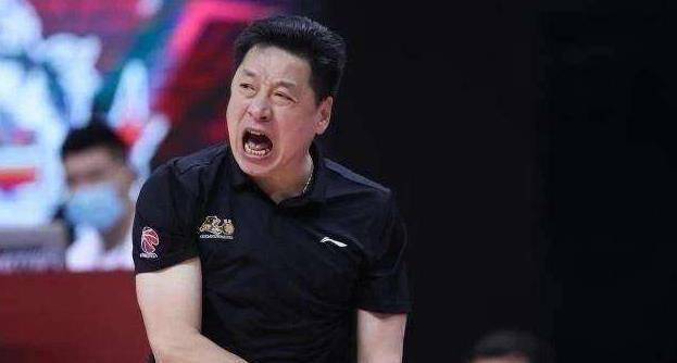 V体育官网-退役老将重返球队，传授经验指导新人-第1张图片-V体育
