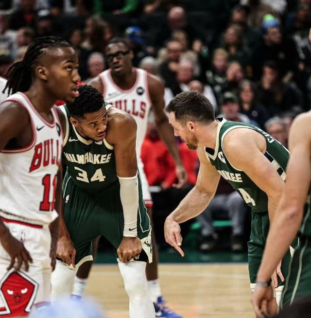 V体育-雄鹿胜篮网，字母哥砍下35分-第2张图片-V体育