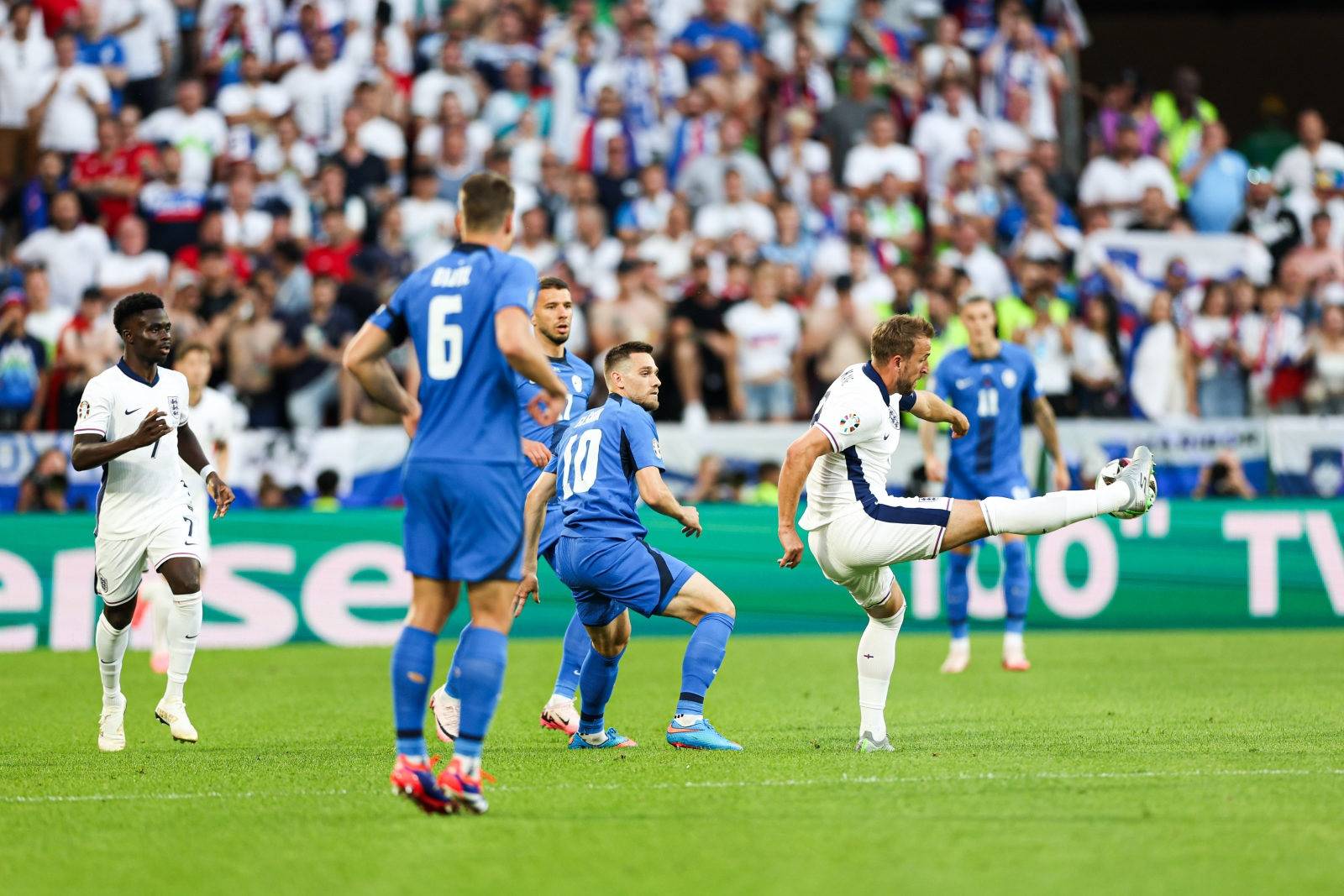 vsports体育-阿贾克斯喜上眉梢，成为夺冠热门之一-第2张图片-V体育