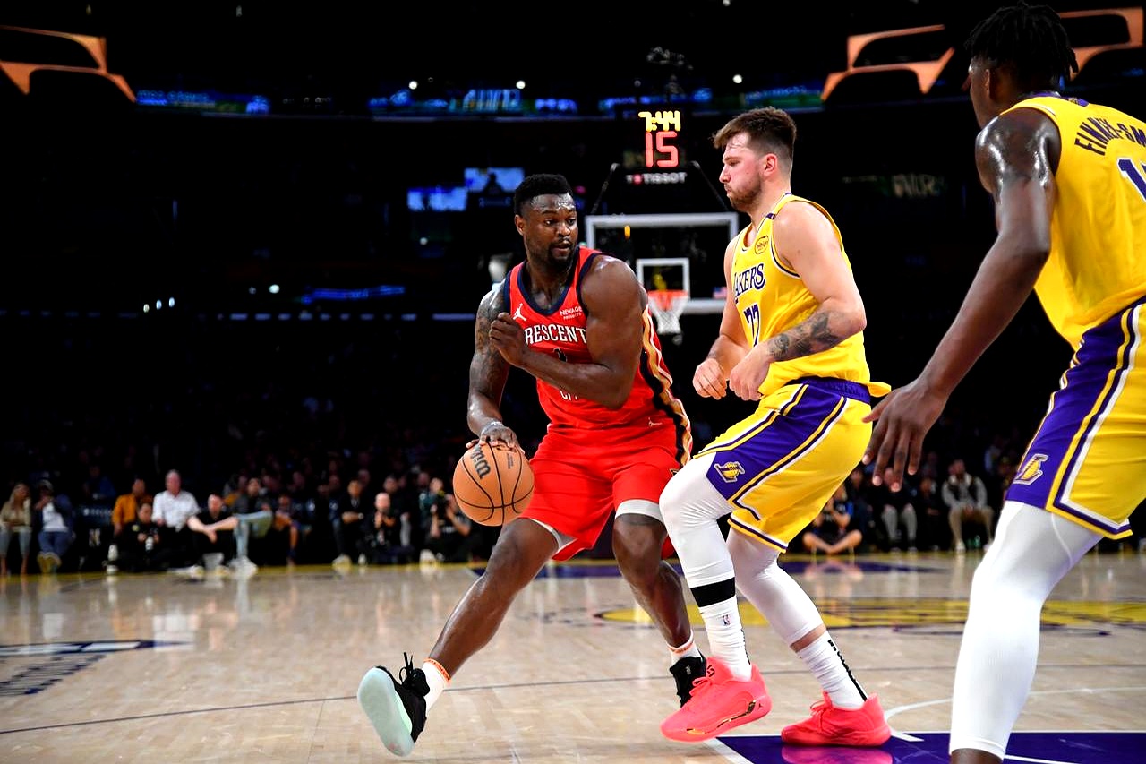 V体育-湖人大胜开拓者，詹姆斯和戴维斯火力全开-第1张图片-V体育