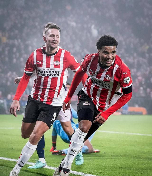 V体育-曼联大胜AC米兰，展现实力-第2张图片-V体育