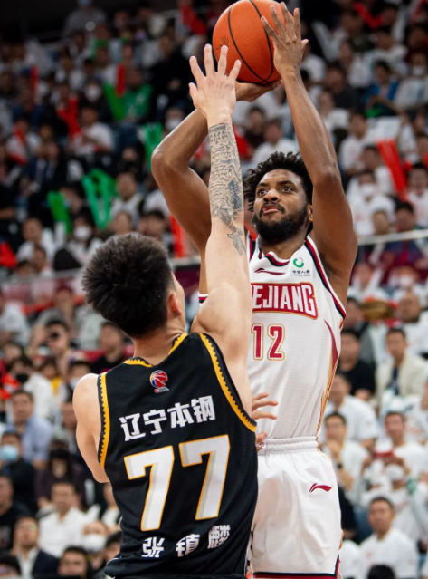 V体育官网-红队攻防兼备，绝杀赛场领跑-第2张图片-V体育