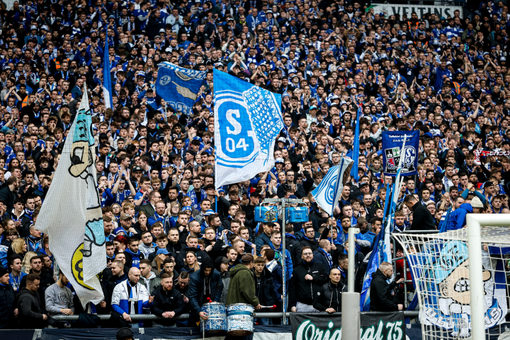 V体育-沙尔克04客场逆袭，取得关键胜利-第1张图片-V体育