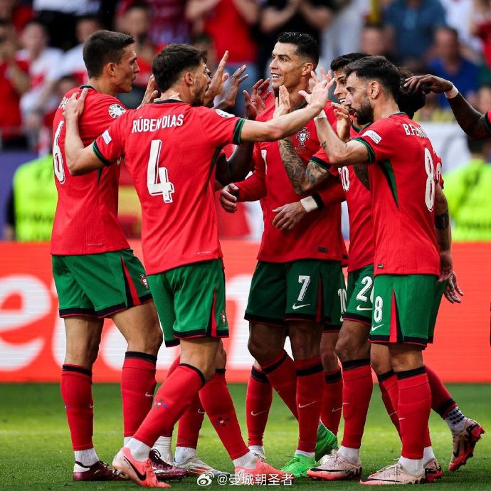 V体育-波切蒂诺冷静应对，成功锁定小组第一-第1张图片-V体育